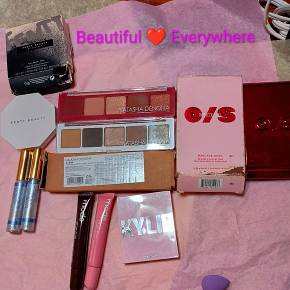 Makeup Bundle - Picture 1 of 5